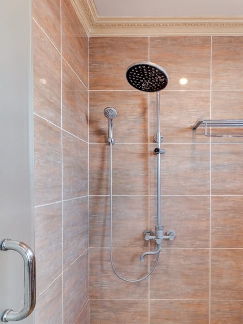 Deluxe Twin Room | Bathroom