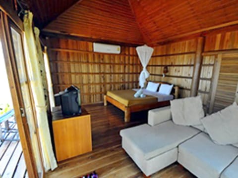 Deluxe Seaview | 1 bedroom, in-room safe, desk, free WiFi