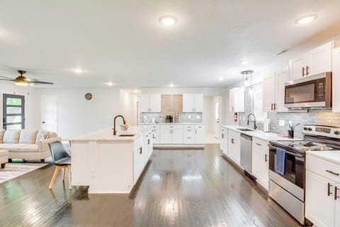 House (4 Bedrooms) | Interior