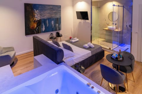 Luxury Townhome | 1 bedroom, desk, blackout drapes, soundproofing