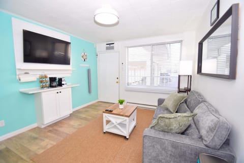 Condo, 1 Bedroom | Living area