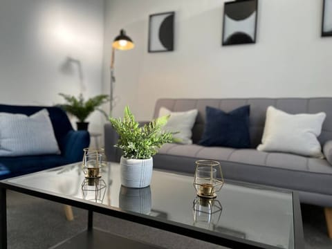 House | 2 bedrooms, desk, Internet