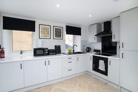 Apartment | 5 bedrooms, desk