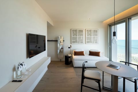 Junior Suite, Partial Sea View | Living area