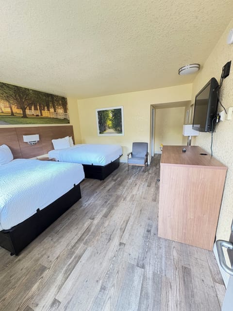 Standard Double Room, Mobility Accessible, Non Smoking | Free WiFi, bed sheets