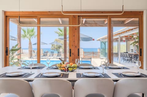 Villa, 6 Bedrooms, Private Pool, Sea View | In-room dining