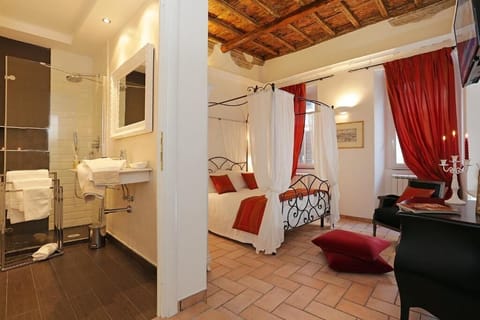Standard Double Room | Down comforters, WiFi (free), bed sheets