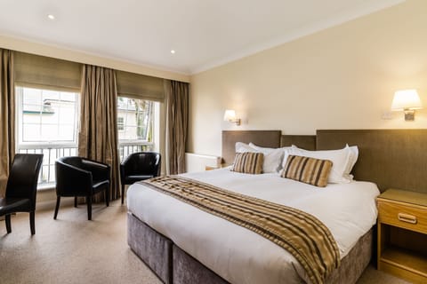 Family Room Sleeps 5 | Desk, iron/ironing board, free WiFi, bed sheets