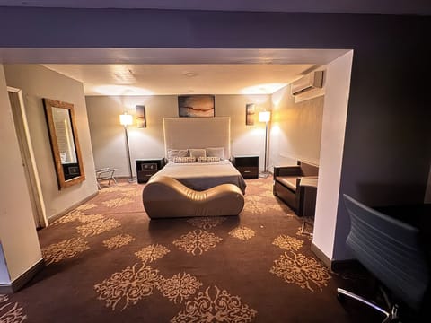 Superior Studio Suite | In-room safe, desk, laptop workspace, blackout drapes