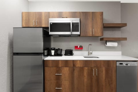 Suite, 1 King Bed, Non Smoking | Free WiFi, bed sheets