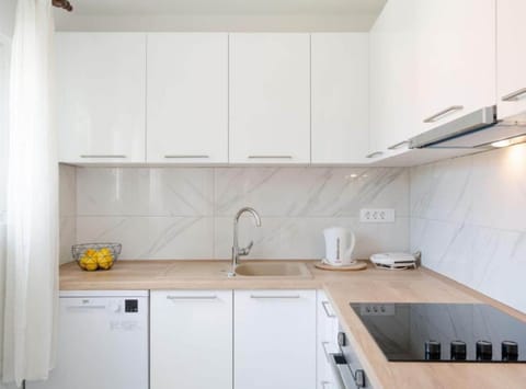 House (Holiday Home Seafront Oleandar) | Private kitchen | Fridge