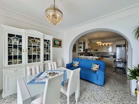 Apartment, 2 Bedrooms, Sea View | Living area