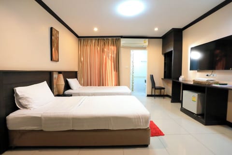 Standard Room, Twin Bed | Desk, laptop workspace, blackout drapes, soundproofing