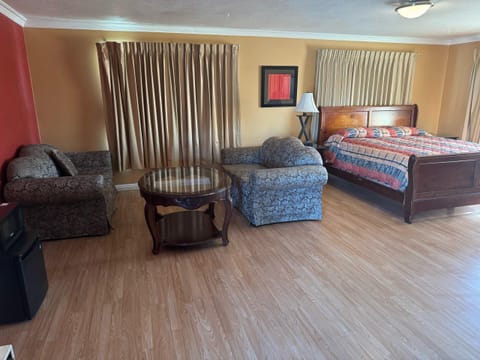 Deluxe Double Room, 1 King Bed | Memory foam beds, iron/ironing board, free WiFi, bed sheets