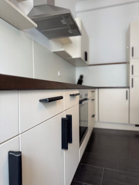 Luxury Condo, City View | Private kitchen