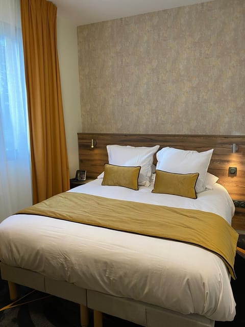 In-room safe, laptop workspace, soundproofing, iron/ironing board