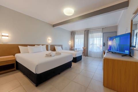 Comfort Twin Room, Balcony, Garden View | Iron/ironing board, WiFi (free)