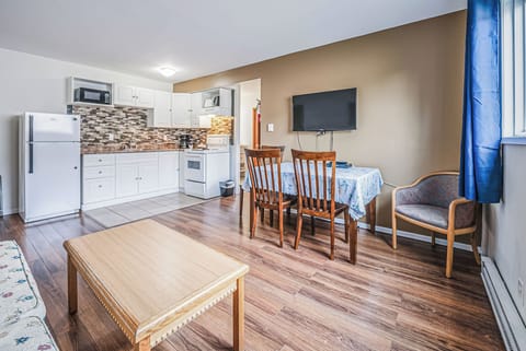 Suite, 1 Bedroom | Living area | Flat-screen TV