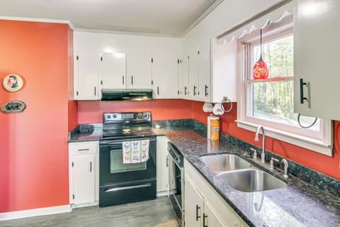 House (3 Bedrooms) | Interior