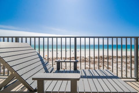 Condo, 3 Bedrooms | Property grounds