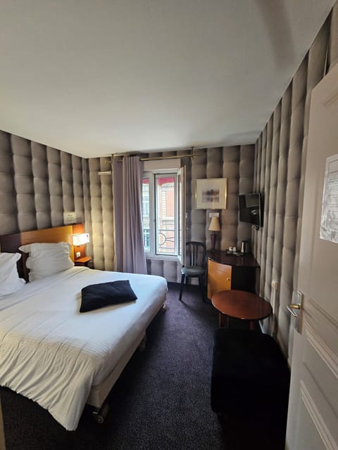 Classic Double Room | Desk, free WiFi, bed sheets