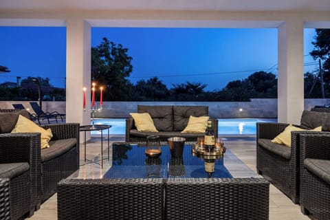 Villa | Exterior