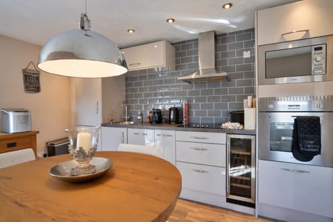 Cottage | Private kitchen | Cookware/dishes/utensils