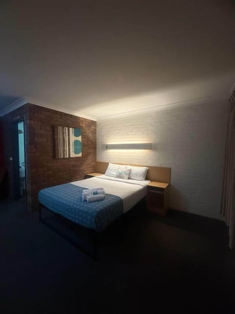 Family Room | Desk, laptop workspace, iron/ironing board, WiFi (free)