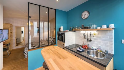 Classic Apartment | Private kitchenette