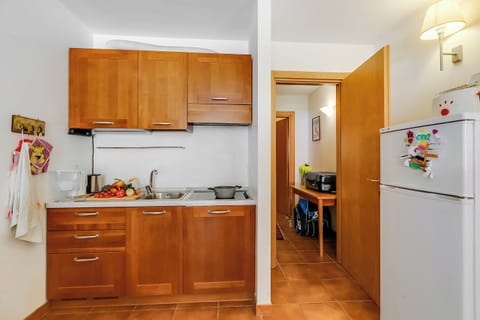 Family Apartment, Multiple Bedrooms (The Theo's Nest) | Private kitchen | Fridge, microwave, oven, stovetop