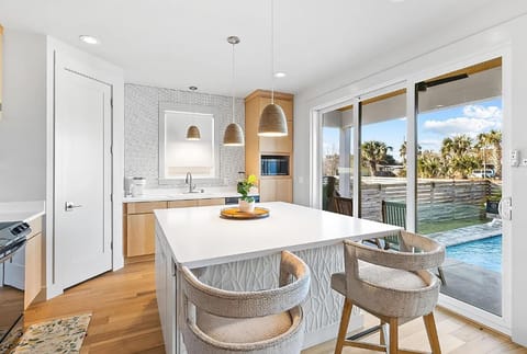 House, Multiple Beds (Talulah Sunrise) | Private kitchen | Oven, cookware/dishes/utensils