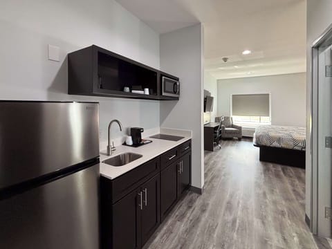Premium bedding, pillowtop beds, desk, laptop workspace