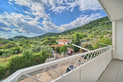 Apartment, Balcony, Hill View | Balcony