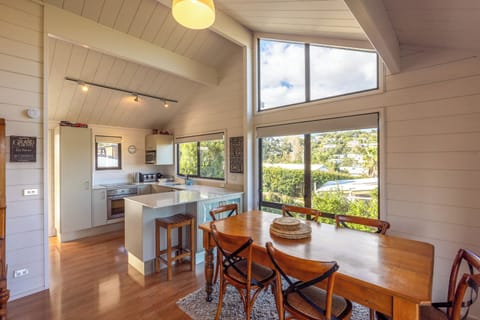 Comfort House, Ocean View | Private kitchen