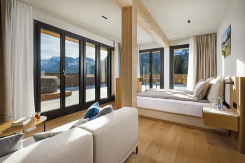 Luxury Suite, Mountain View | Living area | Computer monitors