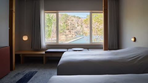 203 Lakefront Twin [2nd floor, 31 square meters, bath view] Non Smoking | Minibar, WiFi (free), bed sheets