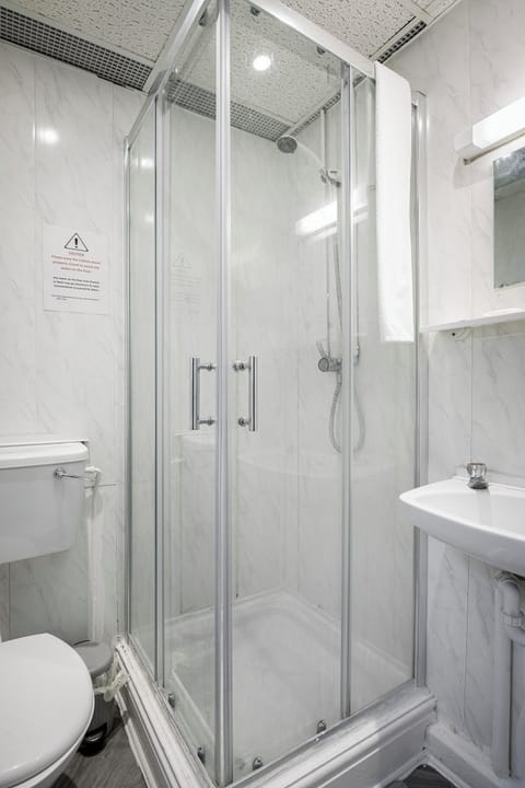 Standard Double Room | Bathroom | Shower, free toiletries, towels, soap