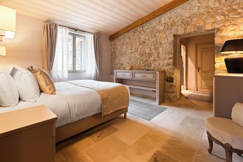 Deluxe Studio Suite | In-room safe, blackout drapes, free WiFi