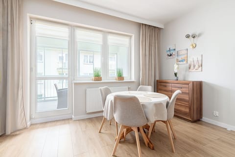 Apartment, Balcony | In-room dining