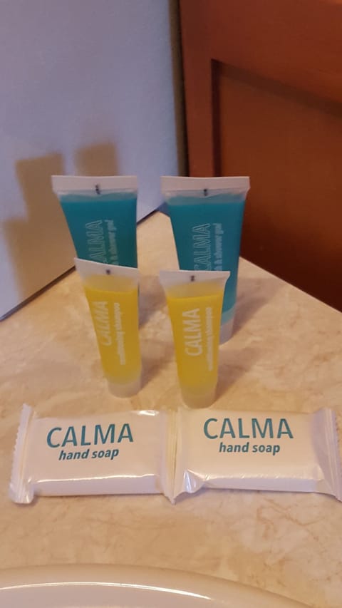 Basic Double Room, Shared Bathroom | Premium bedding, individually decorated, individually furnished