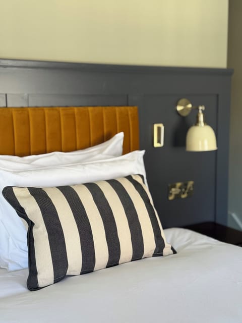 Superior Room | Iron/ironing board, free WiFi, bed sheets