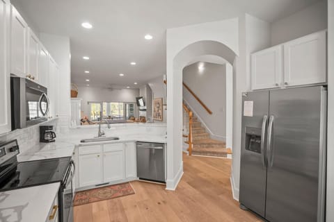 House, Multiple Beds, Patio, Golf View (417 Wahoo) | Private kitchen | Fridge, microwave, oven, stovetop