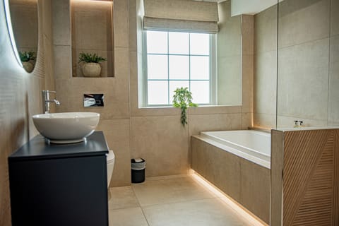 Superior Room (Courtyard Suite) | Bathroom | Shower, free toiletries, hair dryer, towels