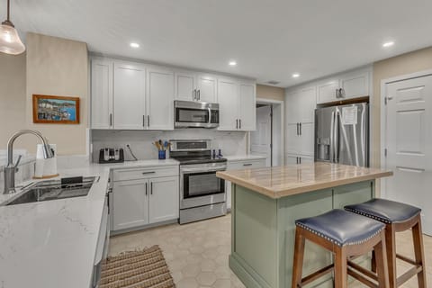 Villa, Multiple Beds, Kitchen (1852 Beachside Tennis) | Private kitchen | Fridge, microwave, oven, stovetop