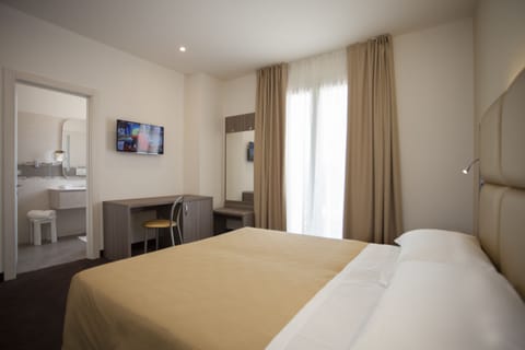 In-room safe, desk, soundproofing, free WiFi