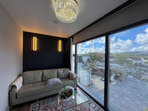 Deluxe Suite, Mountain View | Egyptian cotton sheets, premium bedding, down comforters, free WiFi