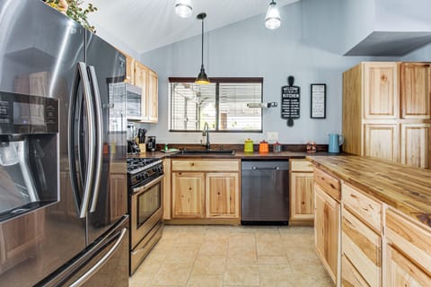 House (3 Bedrooms) | Interior