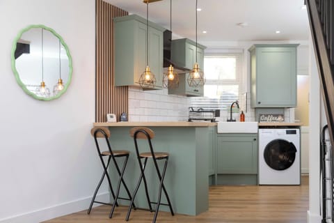 House | Private kitchen | Fridge, microwave, oven, stovetop