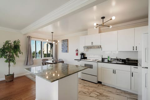 Family Apartment, 2 Bedrooms, Kitchen, Mountain View | Private kitchen | Coffee/tea maker, dining tables