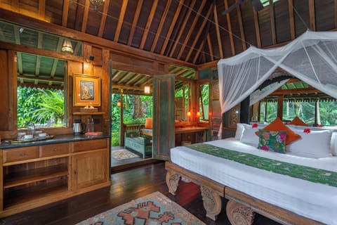 Cottage | Minibar, individually furnished, desk, laptop workspace